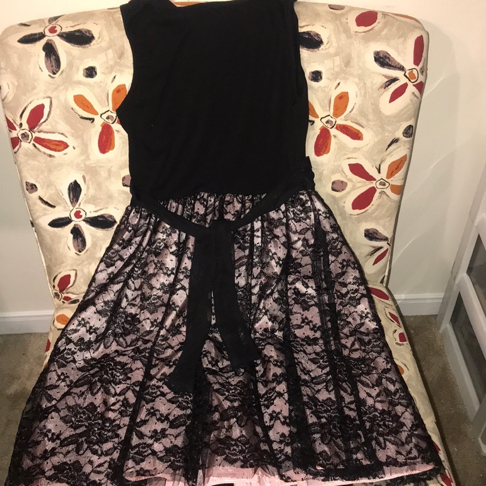 Black and Pink Lace Dress - Picture 2 of 2